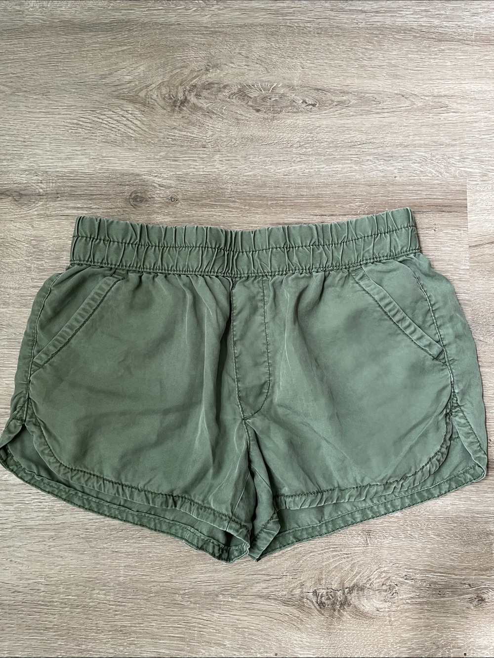 American Eagle | green lyocell shorts size small